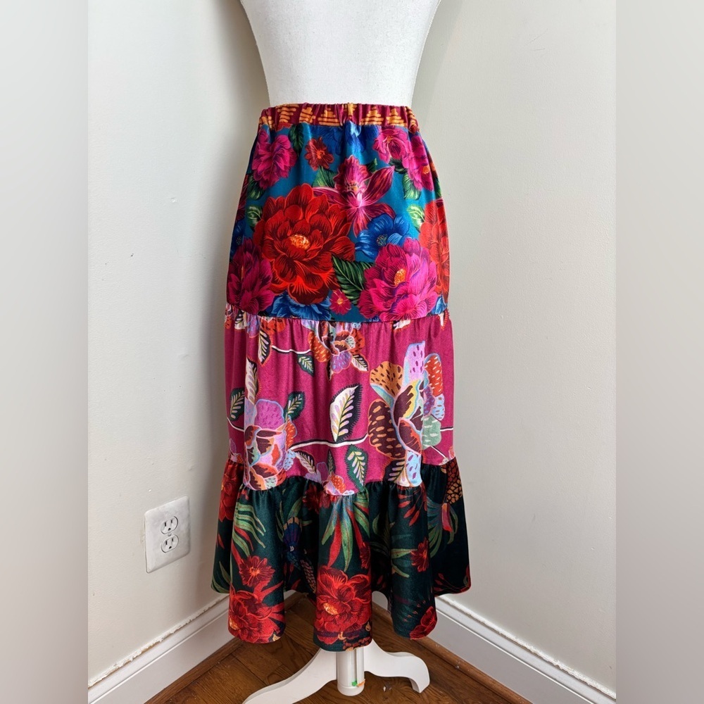 FARM Rio Drea Tiered Velvet Midi Skirt Size Medium - Picture 4 of 15